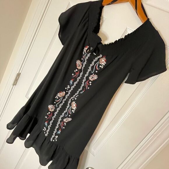 Medium Black LOVE FIRE Embroidered Boho PEASANT DRESS Off Shoulder Crepe Ruffle - Picture 1 of 7